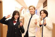 道枝駿佑（なにわ男子）と板垣李光人が熱いハグ！ドラマ『マルス-ゼロの革命-』クランクアップ写真公開 - 画像一覧（1/3）