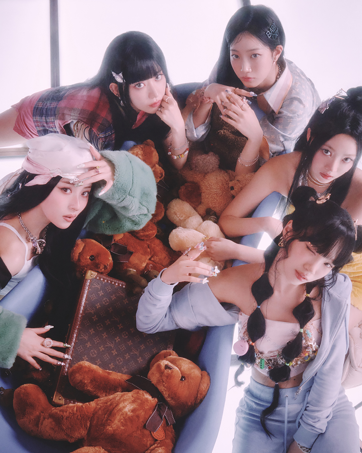 LE SSERAFIM、英語音源を含む「Smart」のリミックス音源9種をサプライズ公開