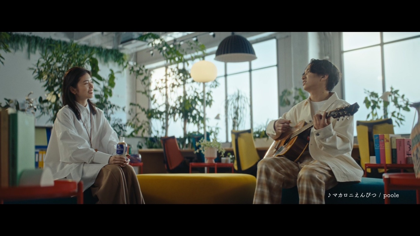 マカロニえんぴつ“紅茶花伝”新CMソングを書き下ろし！はっとり×小芝風花がCMで共演