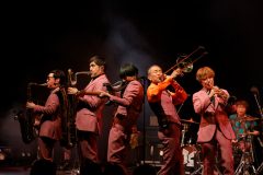【レポート】『J-WAVEオリジナル音楽授賞式』でスカパラ、imase、TOMOOが熱狂のライブを披露