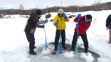 城島茂、横山裕、草間リチャード敬太が日本一寒い町・北海道陸別町の魅力を巨大カーリングでPR - 画像一覧（1/3）