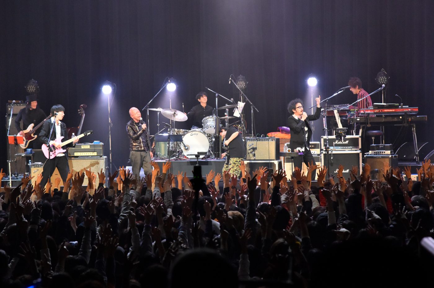 【SMA50th】奥田民生と山内総一郎の「なんて日だ！」。葉加瀬太郎、真心ブラザーズほかゲスト多数登場。SMAの歴史を彩った名曲たちを披露した超スペシャルなライブをレポート - 画像一覧（4/23）