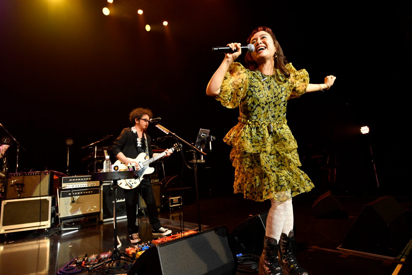 【SMA50th】奥田民生と山内総一郎の「なんて日だ！」。葉加瀬太郎、真心ブラザーズほかゲスト多数登場。SMAの歴史を彩った名曲たちを披露した超スペシャルなライブをレポート - 画像一覧（6/23）