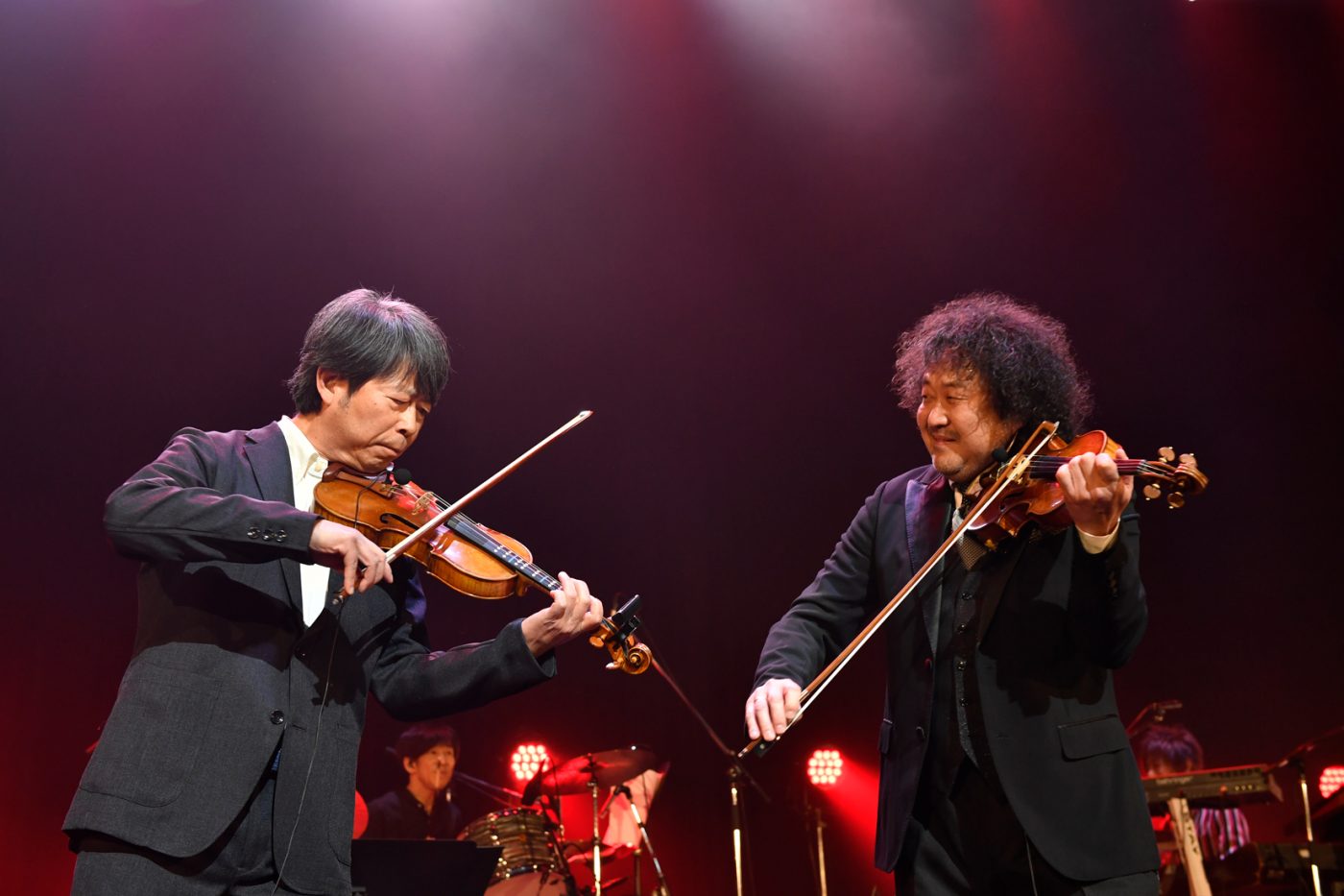 【SMA50th】奥田民生と山内総一郎の「なんて日だ！」。葉加瀬太郎、真心ブラザーズほかゲスト多数登場。SMAの歴史を彩った名曲たちを披露した超スペシャルなライブをレポート - 画像一覧（8/23）