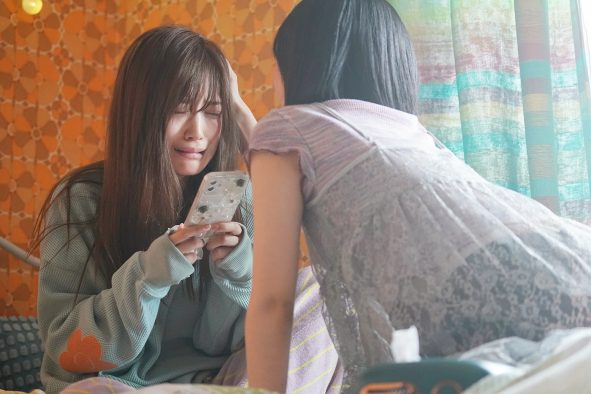 茜（山下美月）が失恋して号泣!?映画 『山田くんとLv999の恋をする』より、茜の場面写真3点が公開