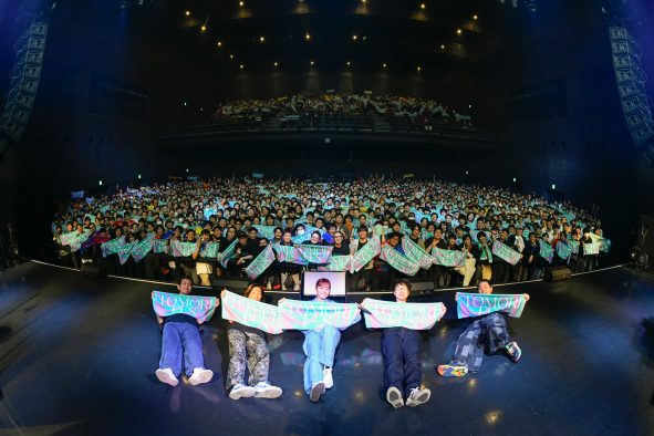 【SMA50th】楠木ともり初対バンライブ『TOMORI FES.』。Cö shu Nie、TOOBOE、ハルカトミユキ、meiyoの楽曲提供アーティスト4組と共鳴したレアな一夜をレポート