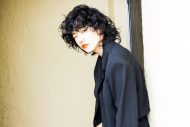 あいみょん、18歳世代1,000人と演奏した「双葉」パフォーマンス映像を公開 - 画像一覧（1/1）