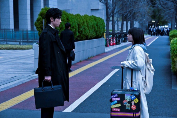 ドラマ『パンドラの果実』よりディーン・フジオカと岸井ゆきのが向き合う第1話場面写真が公開