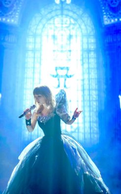 浜崎あゆみ、ぴあアリーナMMで開催された24周年アニバーサリーライブ完全レポートが到着