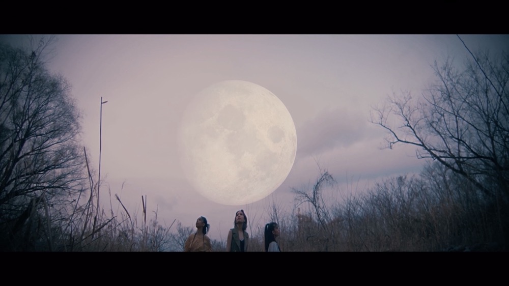 ガールクラッシュ系ダンス＆ボーカルグループ・BananaLemon、新曲MVを“満月”の日に公開 - 画像一覧（2/3）
