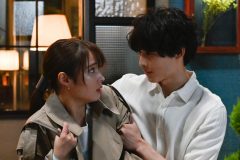 SixTONES・松村北斗のギャルソン姿にドキッ！ ドラマ『恋マジ』場面写真＆第1話あらすじ公開