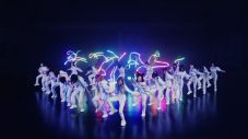 AKB48、有機的に波打つLEDの光が特徴的な「元カレです」MVを公開 - 画像一覧（5/23）