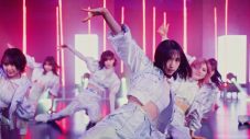 AKB48、有機的に波打つLEDの光が特徴的な「元カレです」MVを公開 - 画像一覧（9/23）