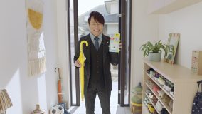 西川貴教が恩返しに家にやってくる!? “消臭力 DEOX 玄関用”新CMが全国放映スタート