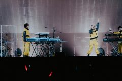 YOASOBI、初の単独アリーナツアーが開幕！ 初めての大歓声のなか、“電光石火”な旅がスタート