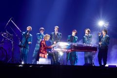 【レポート】YOSHIKI、SixTONESの東京ドーム公演にサプライズ登場！「Imitation Rain」をコラボパフォーマンス