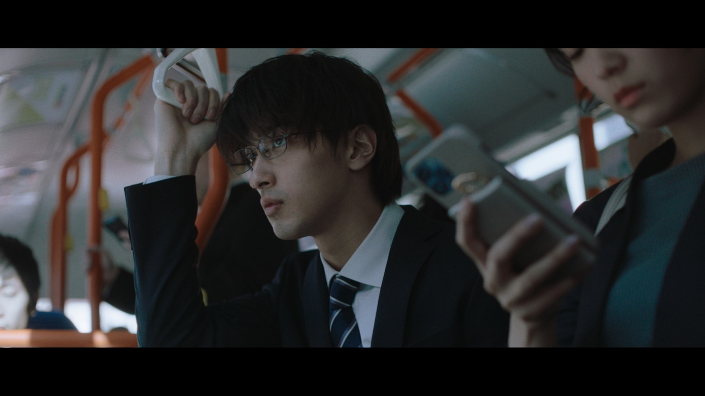 amazarashiの新曲「スワイプ」×横浜流星主演映画『ヴィレッジ』。映画の世界とリンクするアナザーストーリーが展開する渾身のMVが完成 - 画像一覧（6/6）