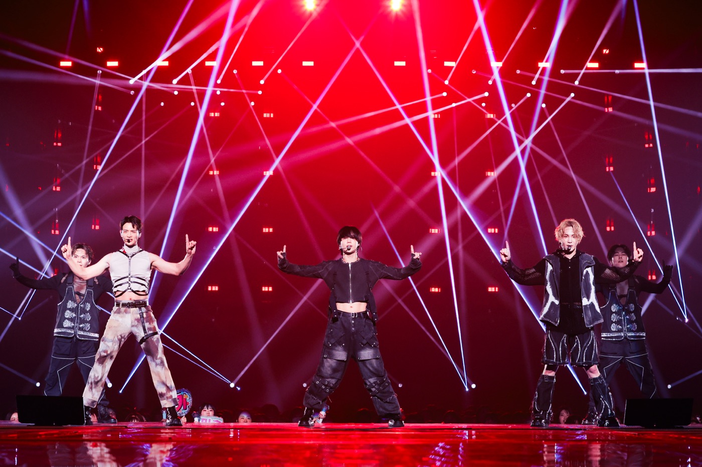 SHINee、6年ぶりの東京ドーム公演の模様が収められた最新ライブ映像作品よりドキュメンタリーティザー映像公開 - 画像一覧（2/3）