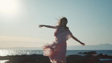 生田絵梨花、初めて作詞・作曲を手掛けた「No one compares」MV公開。YouTubeライブも決定 - 画像一覧（1/2）