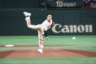 JO1川西拓実、巨人対横浜DeNA戦のファーストピッチセレモニーに登場！125キロの速球でスタジアムを沸かすも「次回こそ160キロ」 - 画像一覧（1/12）