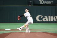 JO1川西拓実、巨人対横浜DeNA戦のファーストピッチセレモニーに登場！125キロの速球でスタジアムを沸かすも「次回こそ160キロ」 - 画像一覧（3/12）