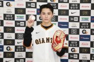 JO1川西拓実、巨人対横浜DeNA戦のファーストピッチセレモニーに登場！125キロの速球でスタジアムを沸かすも「次回こそ160キロ」 - 画像一覧（9/12）