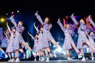 【ライブレポート】日向坂46、横浜スタジアム3days公演が大盛況！齊藤京子卒業コンサートには、ヒコロヒーがサプライズ出演 - 画像一覧（33/54）
