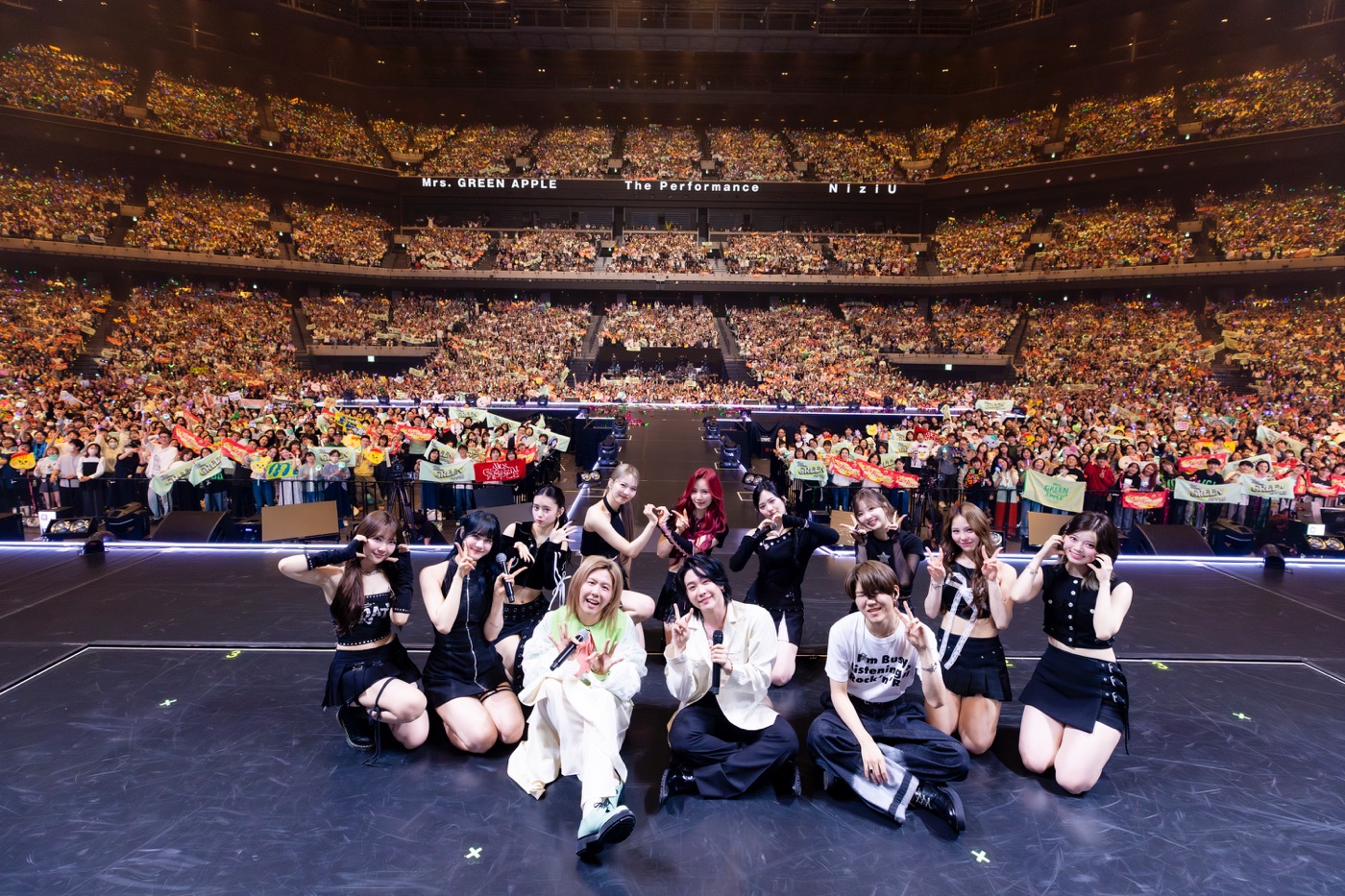 【ライブレポート】Mrs. GREEN APPLE『The Performance』でNiziUとサプライズコラボ - 画像一覧（15/27）