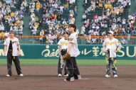 JO1、伝統の阪神対巨人戦直前の甲子園球場で新曲「Test Drive」をパフォーマンス！豆原一成のファーストピッチも - 画像一覧（4/8）