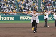 JO1、伝統の阪神対巨人戦直前の甲子園球場で新曲「Test Drive」をパフォーマンス！豆原一成のファーストピッチも - 画像一覧（5/8）
