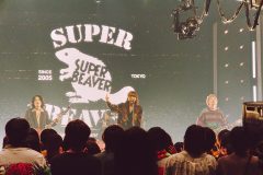 SUPER BEAVER『with MUSIC 2時間SP』でふたりの恩人と再会！「本当に泣きそうになっちゃって、耐えるのに大変でした」（渋谷龍太）