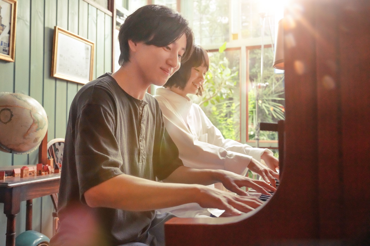京本大我と古川琴音が、ピアノを連弾。映画『言えない秘密』新場面写真解禁 - 画像一覧（7/7）