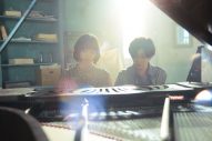 京本大我と古川琴音が、ピアノを連弾。映画『言えない秘密』新場面写真解禁 - 画像一覧（2/7）