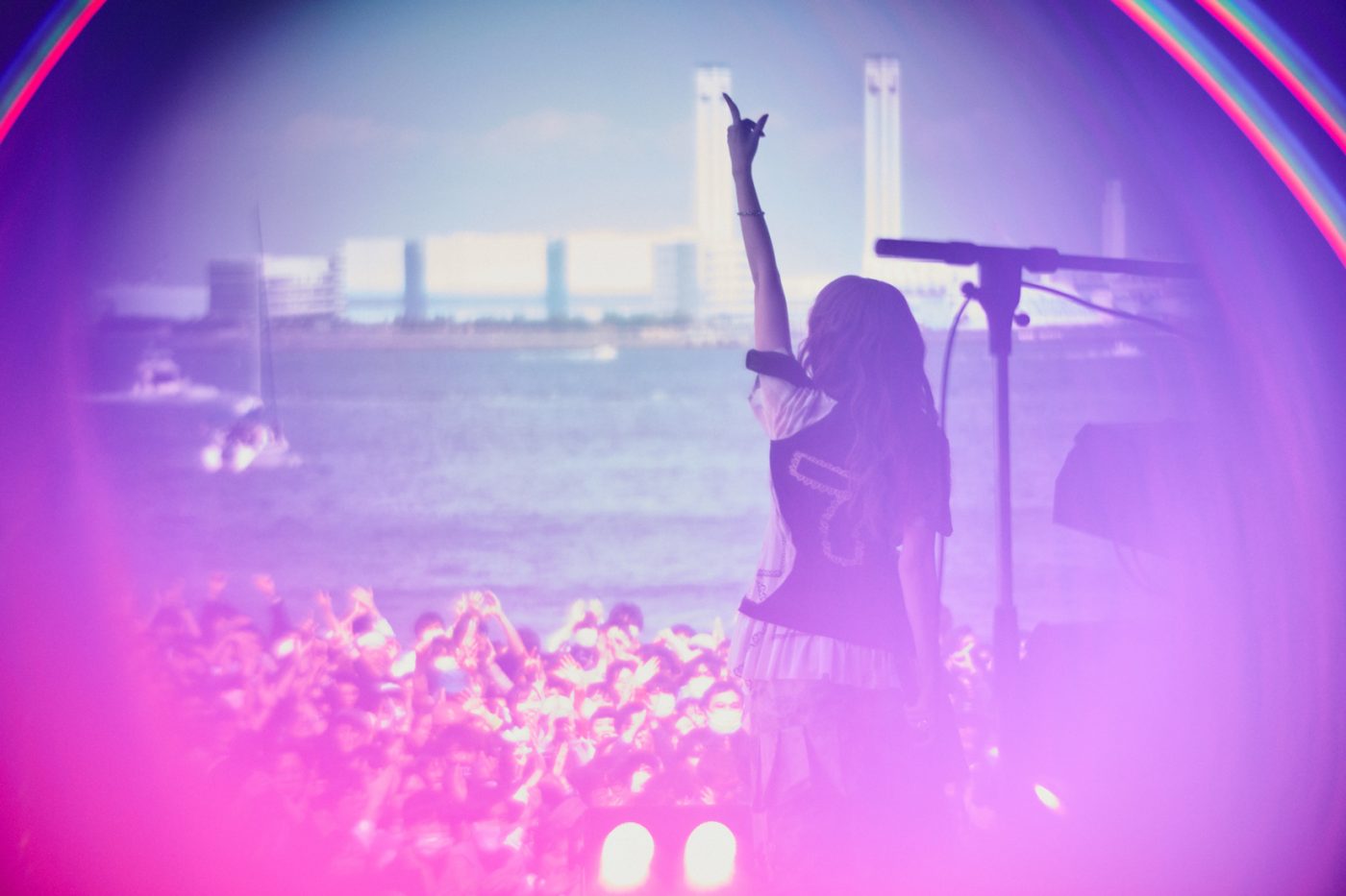 【ライブレポート】YOASOBI、MAISONdesらレーベルメイトをはじめ、FRUITS ZIPPER他スペシャルゲストも登場した新都市型フェス『CENTRAL』。「Echoes Baa」の野外ステージ2デイズを報告 - 画像一覧（2/90）