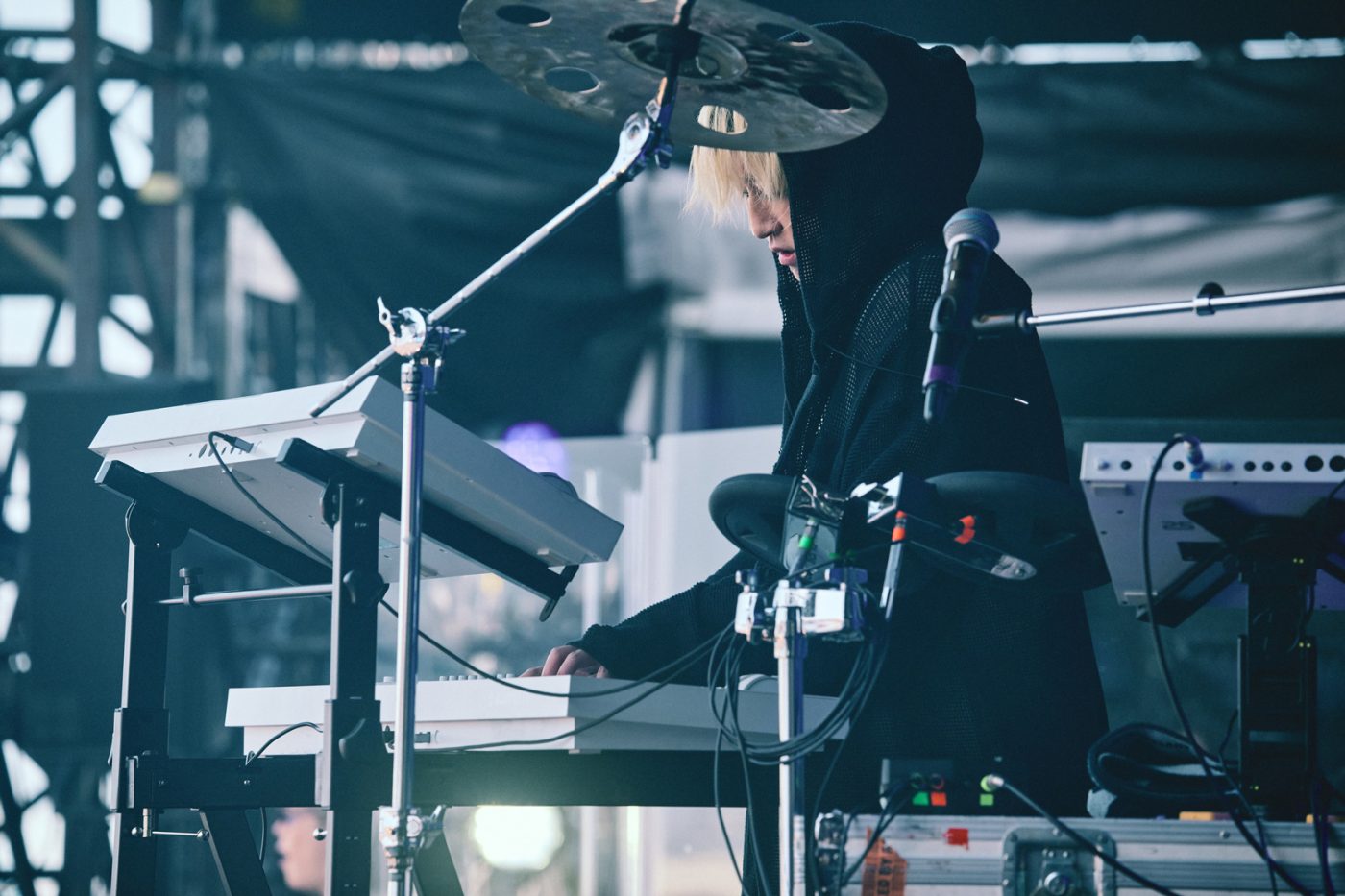 【ライブレポート】YOASOBI、MAISONdesらレーベルメイトをはじめ、FRUITS ZIPPER他スペシャルゲストも登場した新都市型フェス『CENTRAL』。「Echoes Baa」の野外ステージ2デイズを報告 - 画像一覧（5/90）