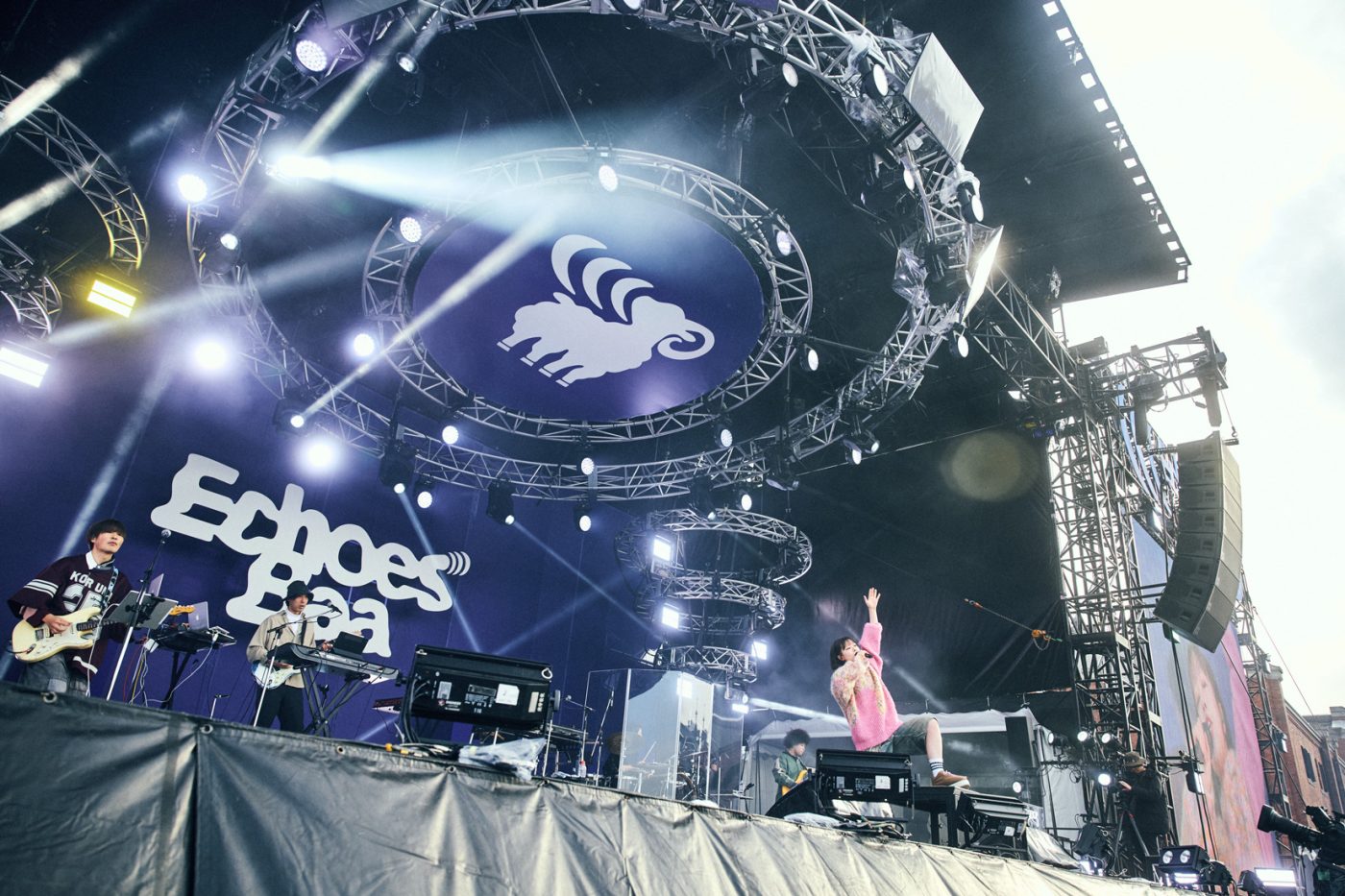 【ライブレポート】YOASOBI、MAISONdesらレーベルメイトをはじめ、FRUITS ZIPPER他スペシャルゲストも登場した新都市型フェス『CENTRAL』。「Echoes Baa」の野外ステージ2デイズを報告 - 画像一覧（25/90）