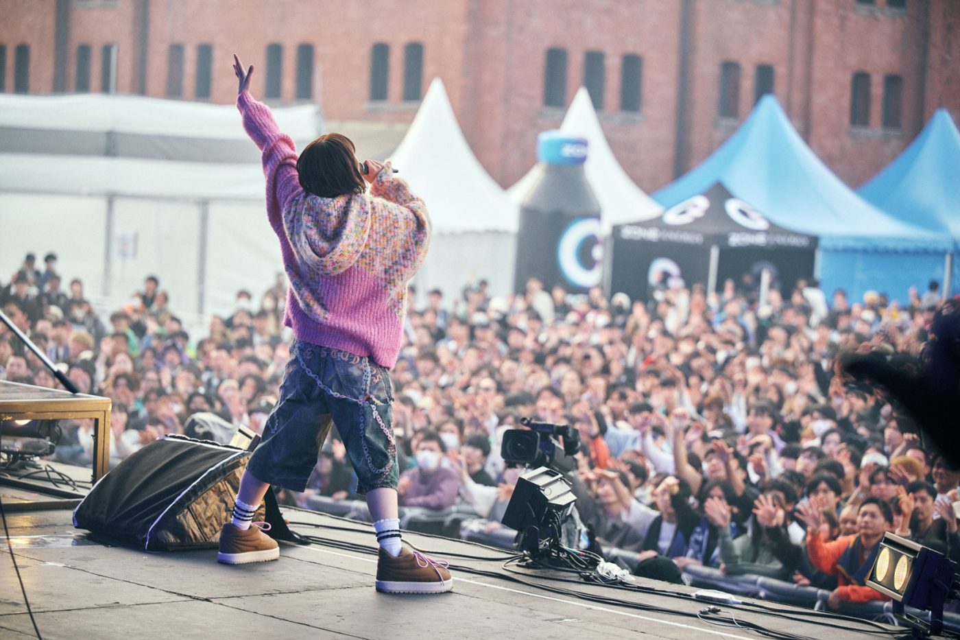 【ライブレポート】YOASOBI、MAISONdesらレーベルメイトをはじめ、FRUITS ZIPPER他スペシャルゲストも登場した新都市型フェス『CENTRAL』。「Echoes Baa」の野外ステージ2デイズを報告 - 画像一覧（28/90）