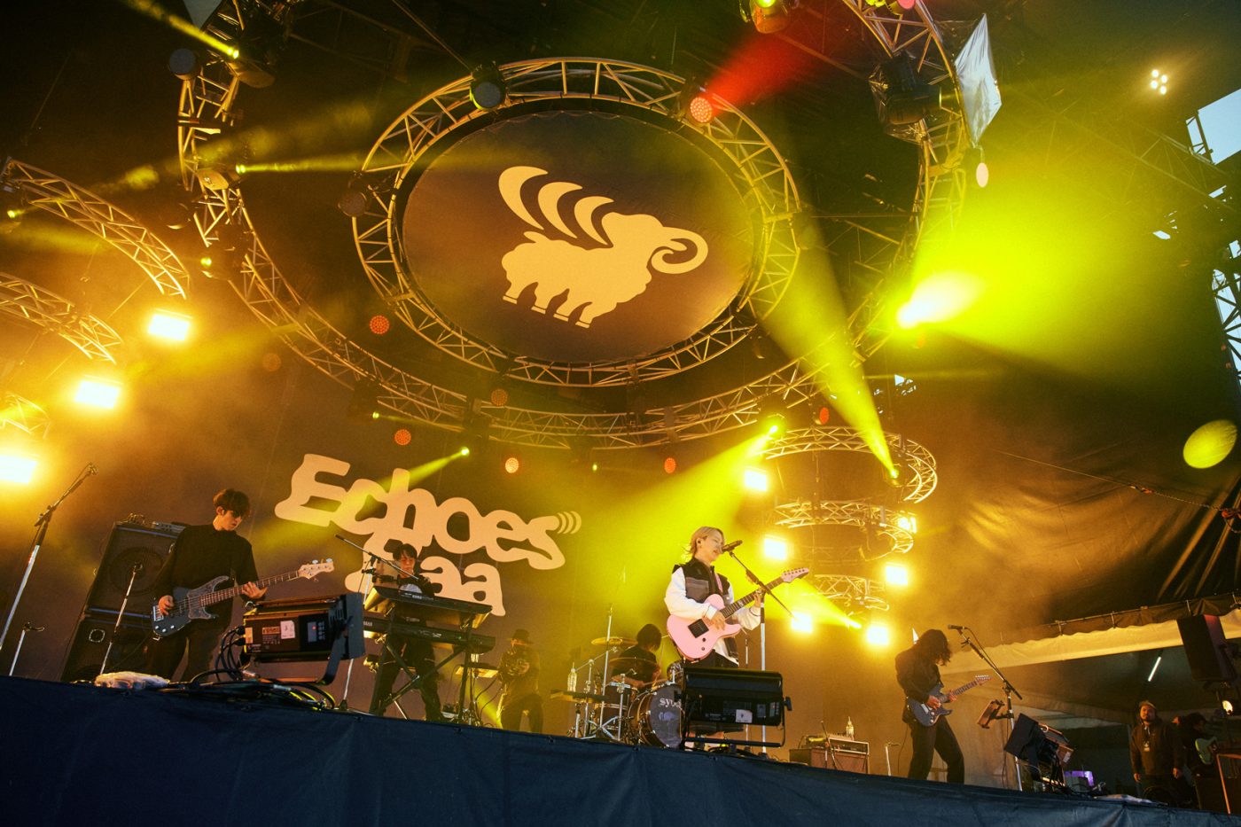 【ライブレポート】YOASOBI、MAISONdesらレーベルメイトをはじめ、FRUITS ZIPPER他スペシャルゲストも登場した新都市型フェス『CENTRAL』。「Echoes Baa」の野外ステージ2デイズを報告 - 画像一覧（33/90）