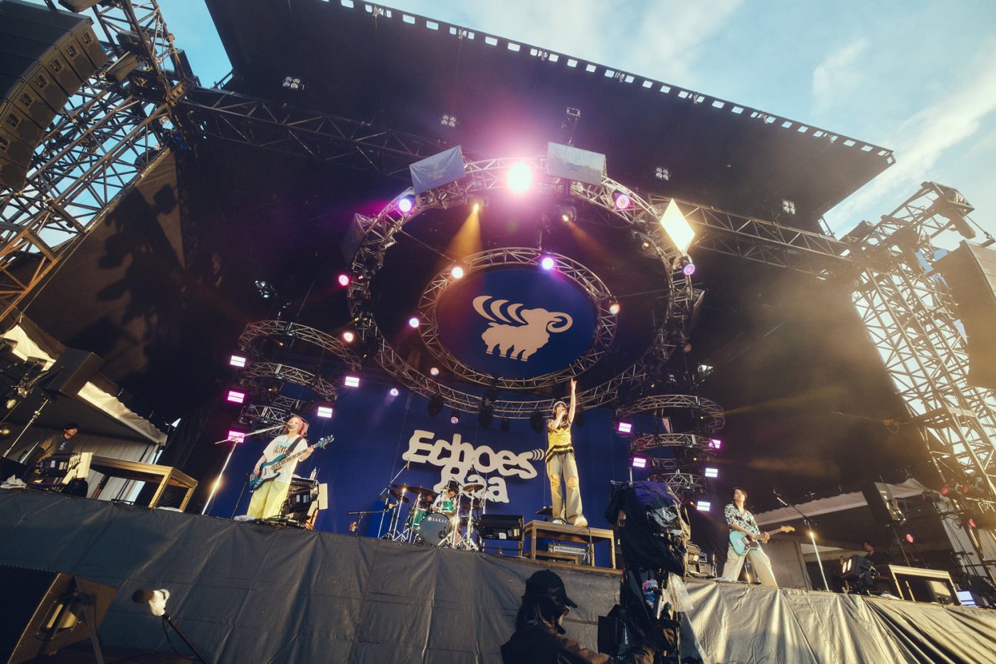 【ライブレポート】YOASOBI、MAISONdesらレーベルメイトをはじめ、FRUITS ZIPPER他スペシャルゲストも登場した新都市型フェス『CENTRAL』。「Echoes Baa」の野外ステージ2デイズを報告 - 画像一覧（81/90）