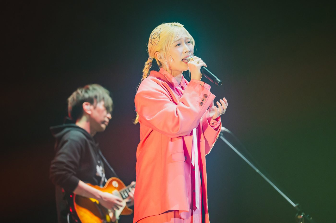 【ライブレポート】キタニタツヤと角野隼斗が共演。“日本の響きを世界へ”という新都市型フェス『CENTRAL』のコンセプトを体現した「CENTRAL STAGE」DAY 2を振り返る - 画像一覧（17/28）