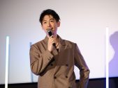 【レポート】『パリピ孔明 THE MOVIE』初日舞台挨拶に向井理、上白石萌歌らが孔明カラーの“パリピ”スタイルで登場 - 画像一覧（4/10）