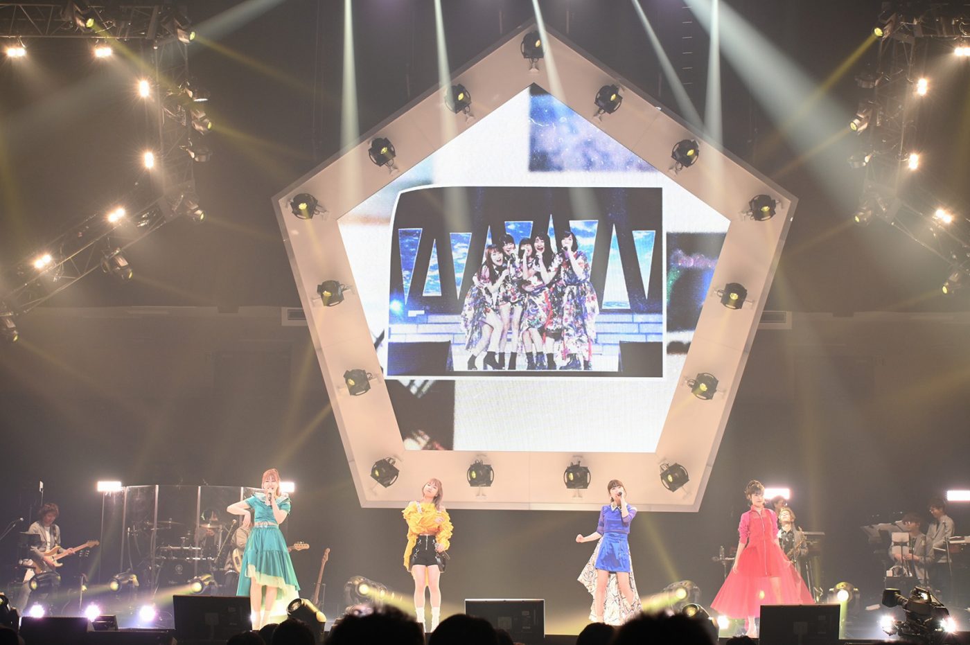 Little Glee Monster、3日連続でさいたまスーパーアリーナ公演含む過去のライブ映像をプレミア公開