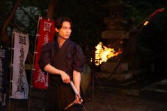 映画『ホリック xxxHOLiC』より、四月一日（神木隆之介）を百目鬼（松村北斗）が救うバトルシーン解禁