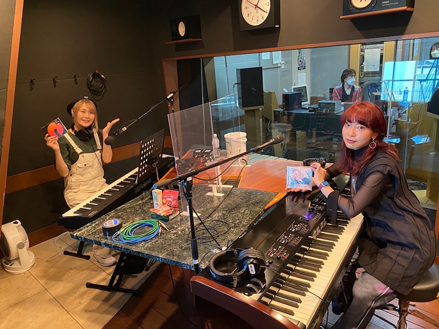 ヒグチアイ、『進撃の巨人』ED曲「悪魔の子」をハラミちゃんと即興セッション