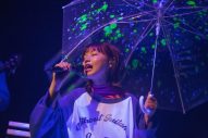 asmi、スペシャルライブ『ギターもなしに歌えというのか!?』で12月のライブツアーをサプライズ発表 - 画像一覧（1/6）