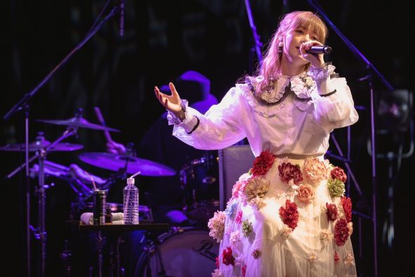 アンコールで感極まり、涙！ MACO、全国ツアー『MACO We Promised. 〜Acoustic＆Pop〜』を完遂