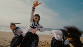 新しい学校のリーダーズ、松隈ケンタ提供曲「青春を切り裂く波動」MV公開決定