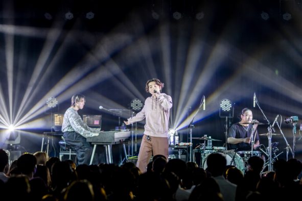 imase、1st Live『POP OVER』追加公演のオフィシャルライブレポートが到着