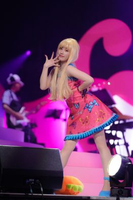 【レポート】ももクロ・佐々木彩夏、日本人アーティスト初の“バービー”とのコラボライブが実現