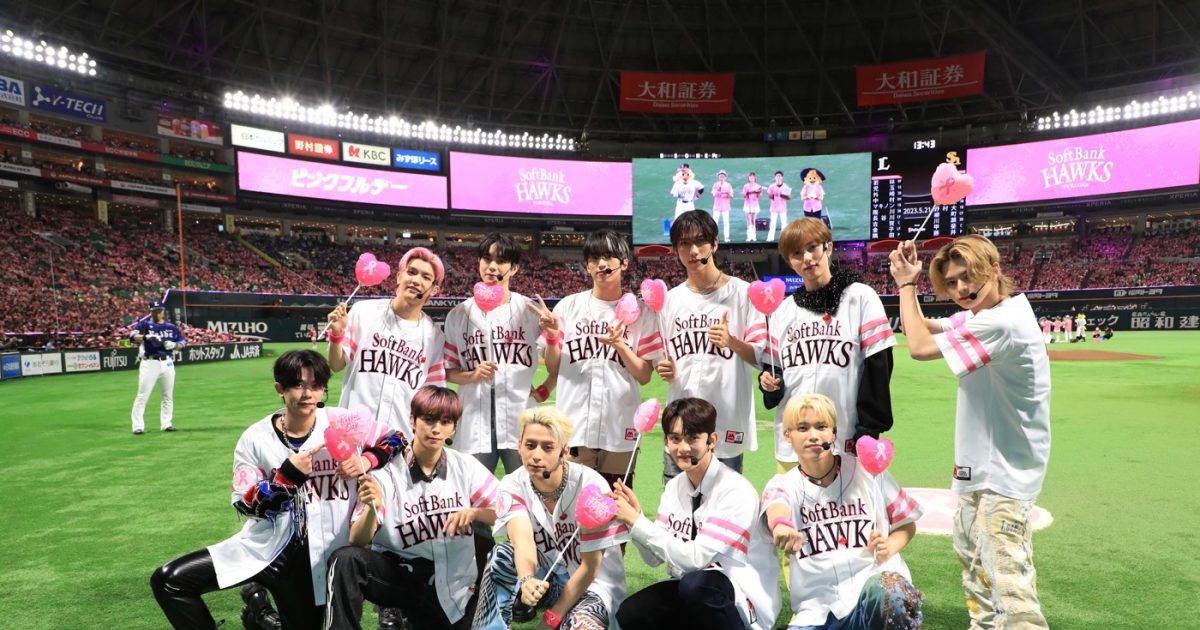 INI・池﨑理人、福岡PayPayドームで始球式に登板！ 試合後INIメンバー